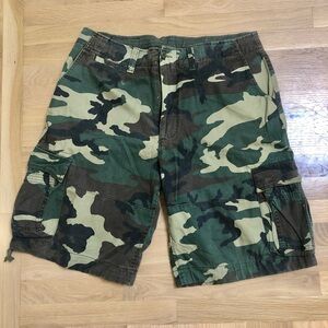 Marc Jacobs Men’s Camo Cargo Shorts L